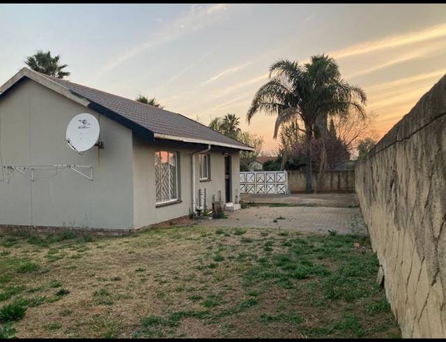 2 BEDROOM HOUSE FOR SALE IN DAWN PARK EXT